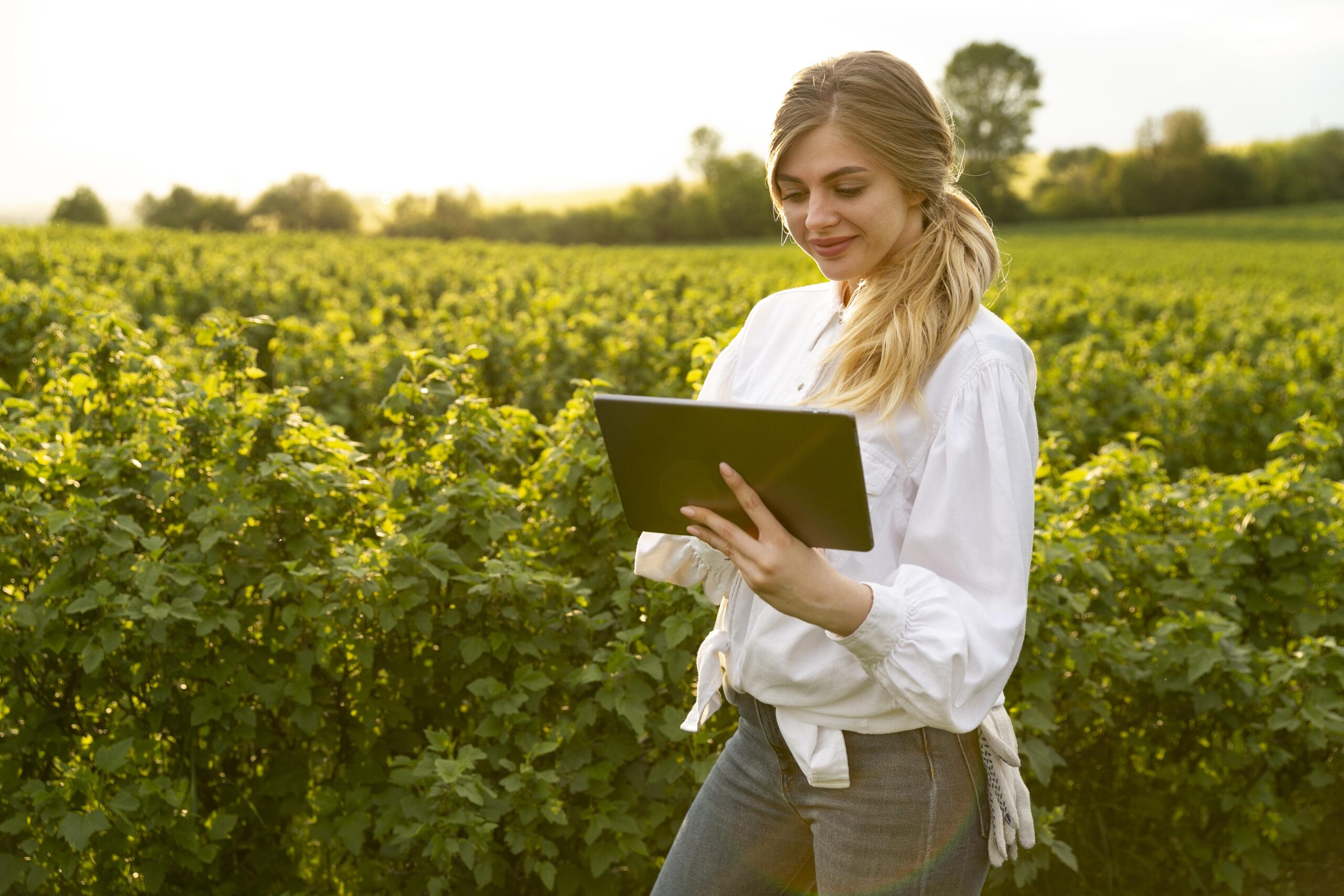 woman-farm-with-tablet